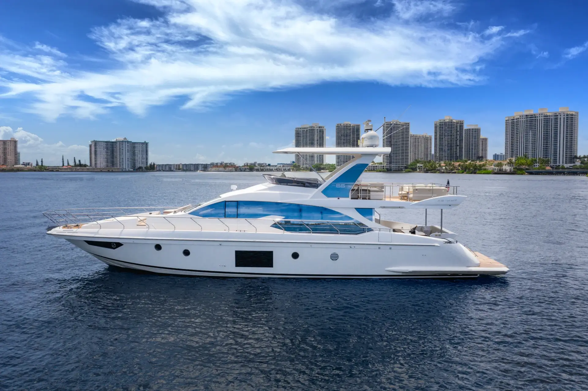 66′ Azimut Flybridge