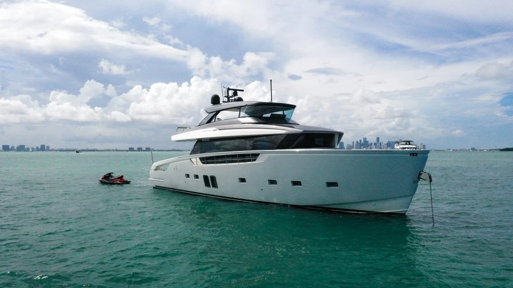 80′ San Lorenzo Flybridge